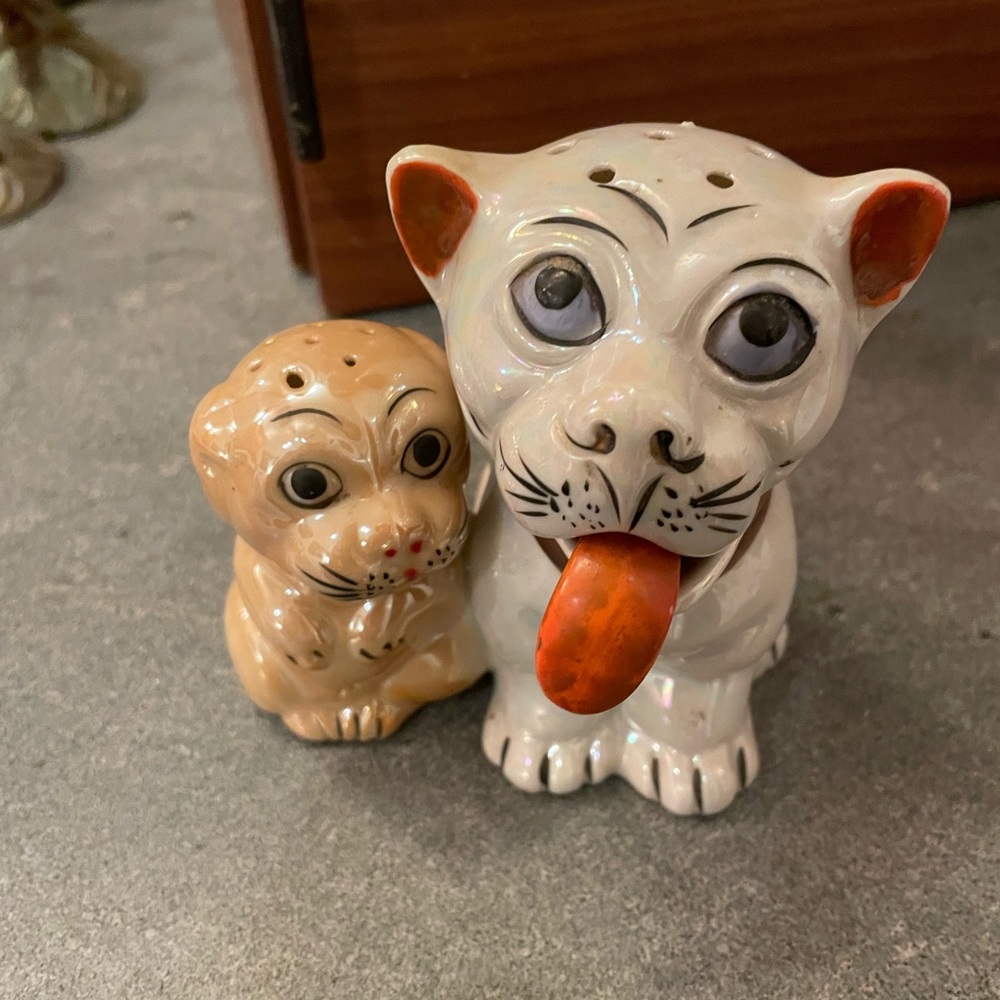 Vintage Dog Bonzo Lustreware Dogs serving set from Japan. No chips or cracks